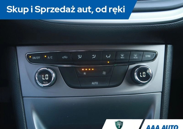 Opel Astra cena 48000 przebieg: 161274, rok produkcji 2017 z Białogard małe 211